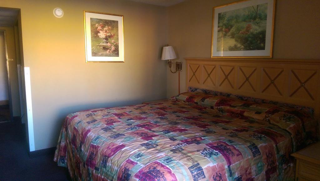 Days Inn & Suites By Wyndham Caseyville الغرفة الصورة